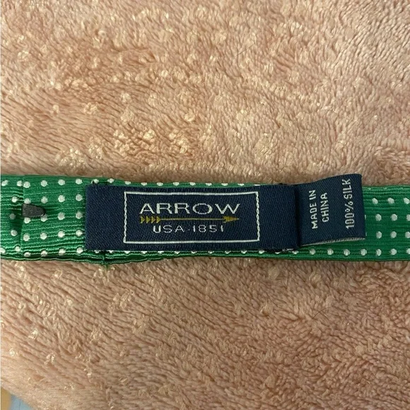 Arrow Green Bow Tie with White Dots - Picture 5 of 9